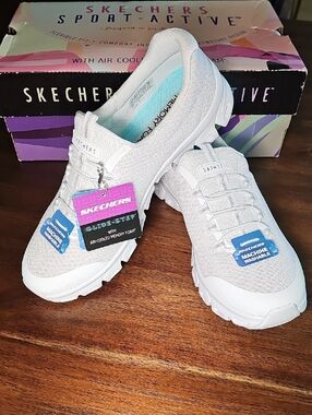 Skechers Sports Active Women’s White Knit Slip-On Sneakers Machine Washable